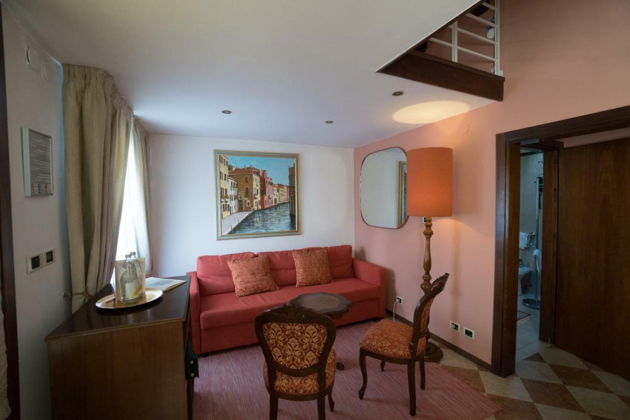 Superior Family Room,1393023359:JPEG